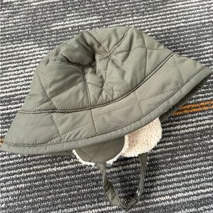 H&M Quilted Kids Bucket Hat with Sherpa Ear Flaps - Olive Size 3-6 Months
EUC